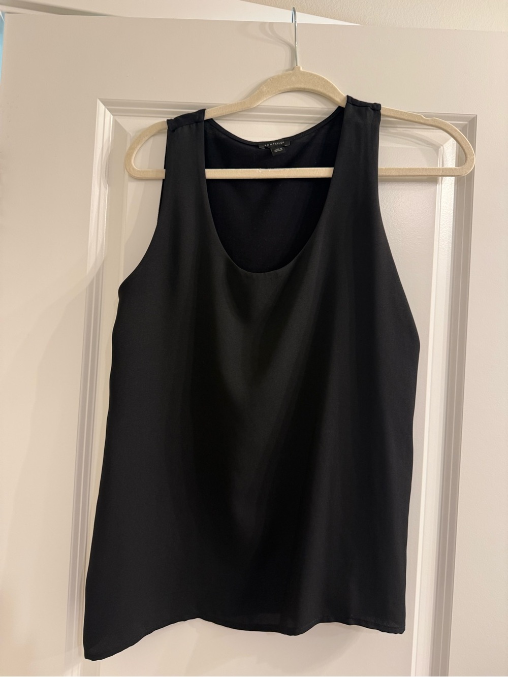 Ann Taylor Women's Black Sleeveless Scoop Neck Work Top / Size M